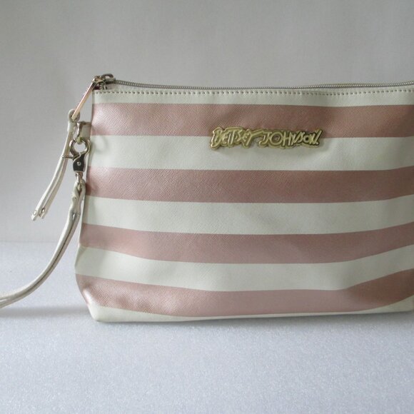 BETSY JOHNSON TRAVEL BAG - Picture 4 of 16